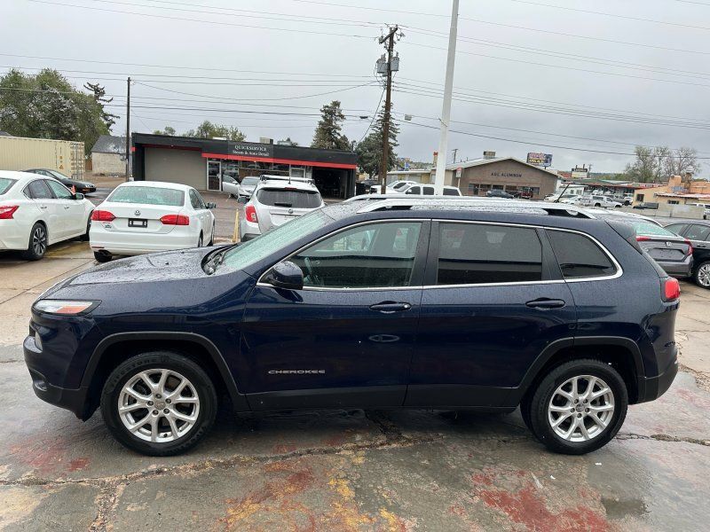 Used 2014 Jeep Cherokee Latitude w/ Cold Weather Group FWD image 4
