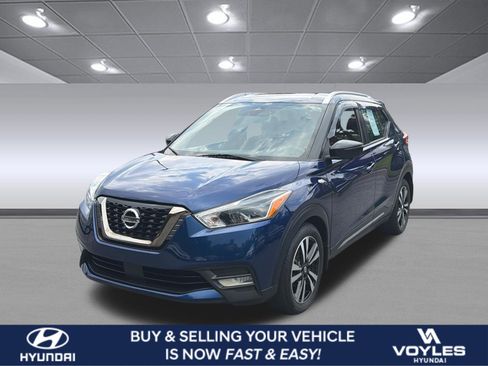 Used 2020 Nissan Kicks SR w/ SR Premium Package FWD image 1