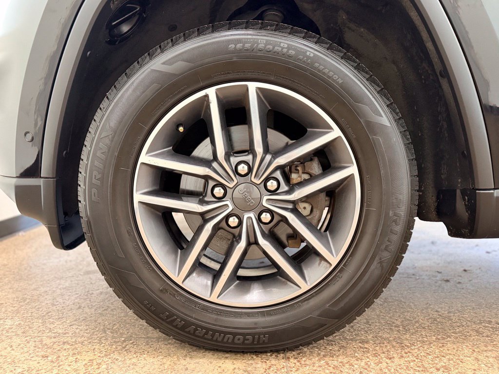 Used 2020 Jeep Grand Cherokee Limited AWD/4WD image 27