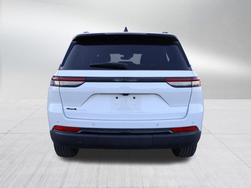 Used 2025 Jeep Grand Cherokee Altitude image 6