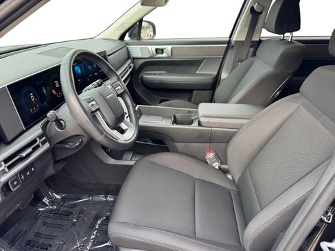 Certified 2025 Hyundai Santa Fe SE image 9