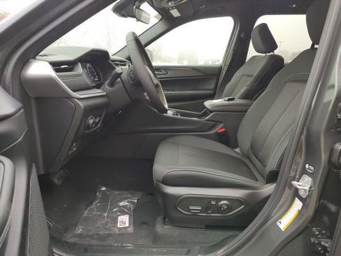 New 2026 Jeep Grand Cherokee Laredo image 13