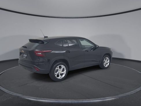 Used 2026 Chevrolet Trax LS w/ LS Convenience Package FWD image 16