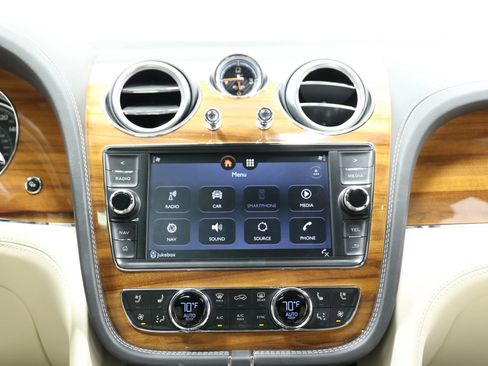Used 2018 Bentley Bentayga Onyx Edition AWD/4WD image 47