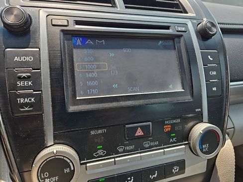 Used 2013 Toyota Camry LE FWD image 23