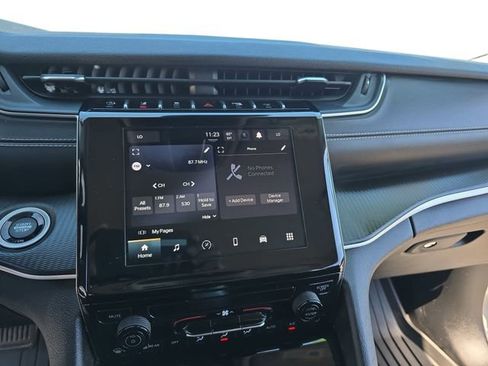 Used 2023 Jeep Grand Cherokee L Laredo image 8