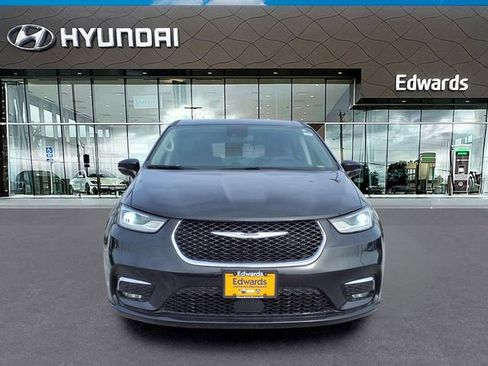 Used 2024 Chrysler Pacifica Select image 11