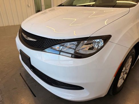 Used 2023 Chrysler Voyager LX FWD image 16