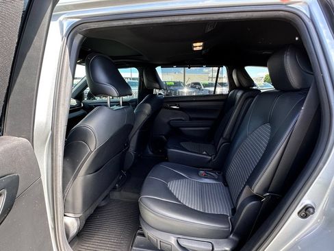Used 2021 Toyota Highlander XSE AWD/4WD image 24