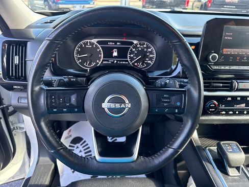 Used 2022 Nissan Pathfinder SV w/ SV Black Package FWD image 16