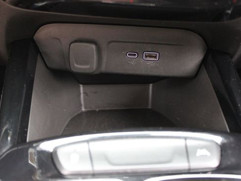 Used 2025 Chevrolet Trax LT image 41