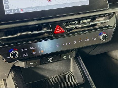 Certified 2023 Kia Niro EX Touring FWD image 15