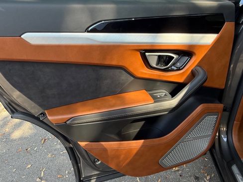 Used 2021 Lamborghini Urus Base AWD 4dr SUV image 27