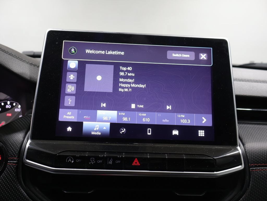 Used 2023 Jeep Compass Trailhawk w/ Trailhawk Convenience Group AWD/4WD image 25