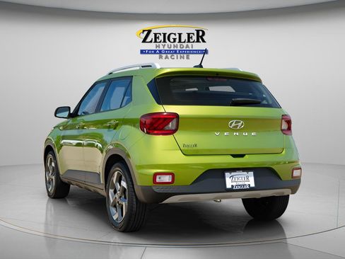 Certified 2023 Hyundai Venue SEL FWD image 5