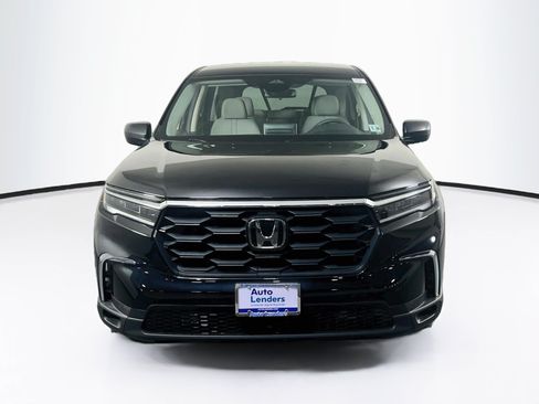 Used 2023 Honda Pilot LX image 2
