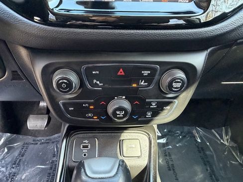 Used 2018 Jeep Compass Limited w/ Navigation Group image 23