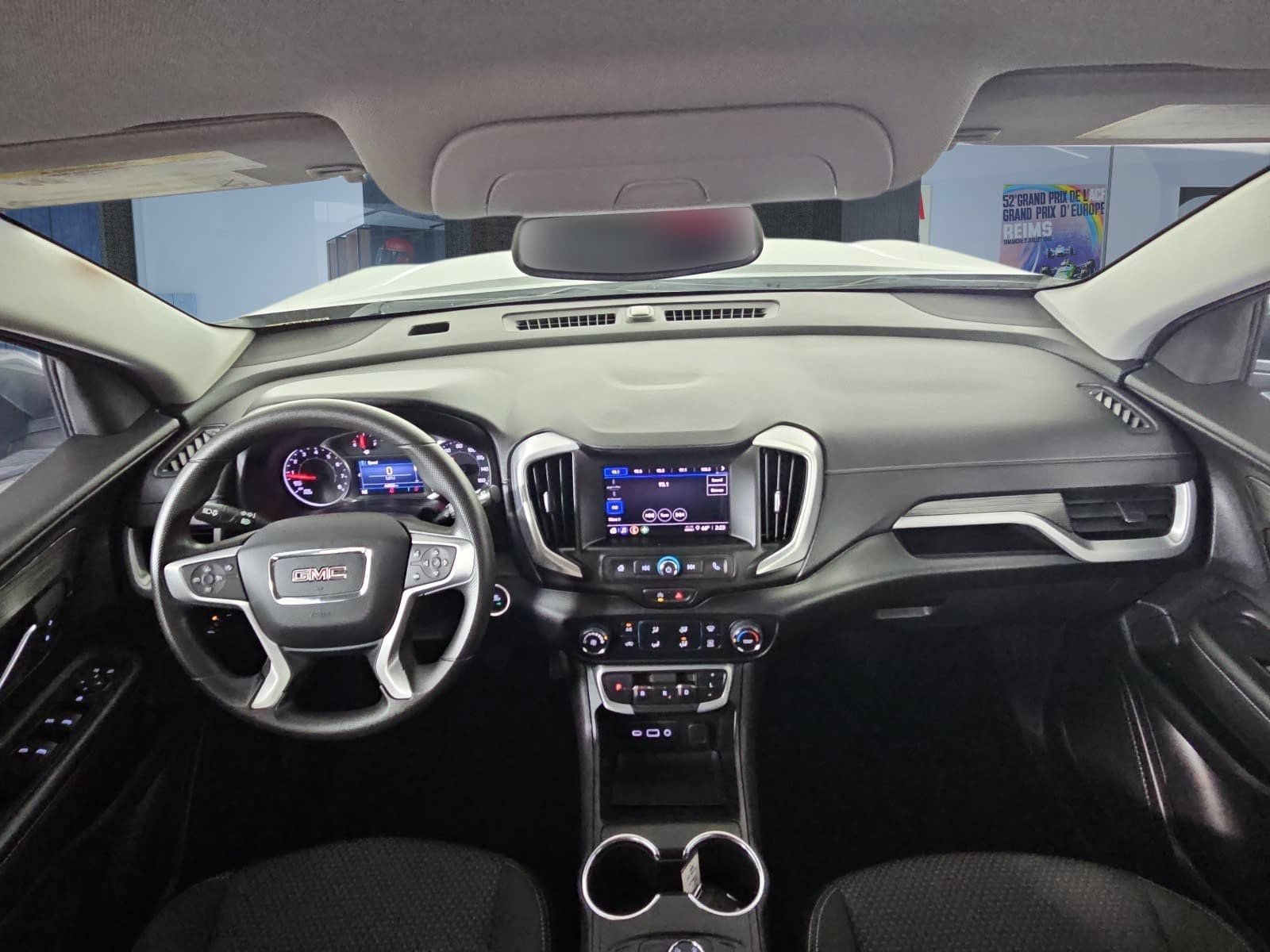 Used 2024 GMC Terrain SLE AWD/4WD image 9