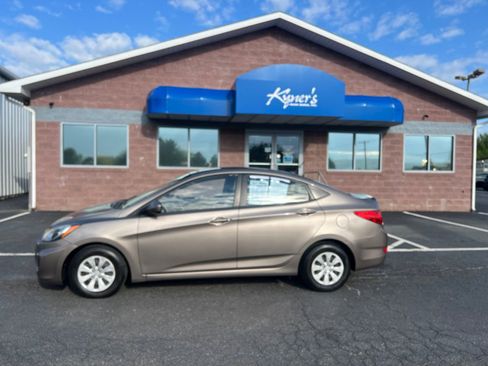 Used 2013 Hyundai Accent GLS FWD image 3