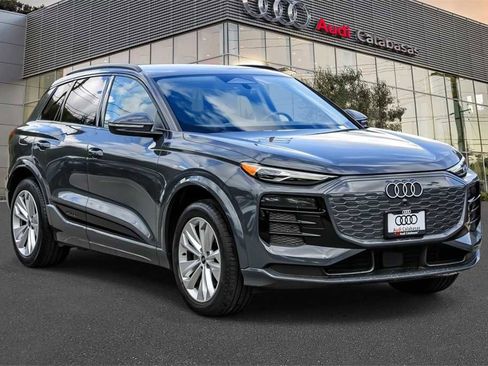 Used 2025 Audi Q6 e-tron Premium w/ Convenience Package image 5