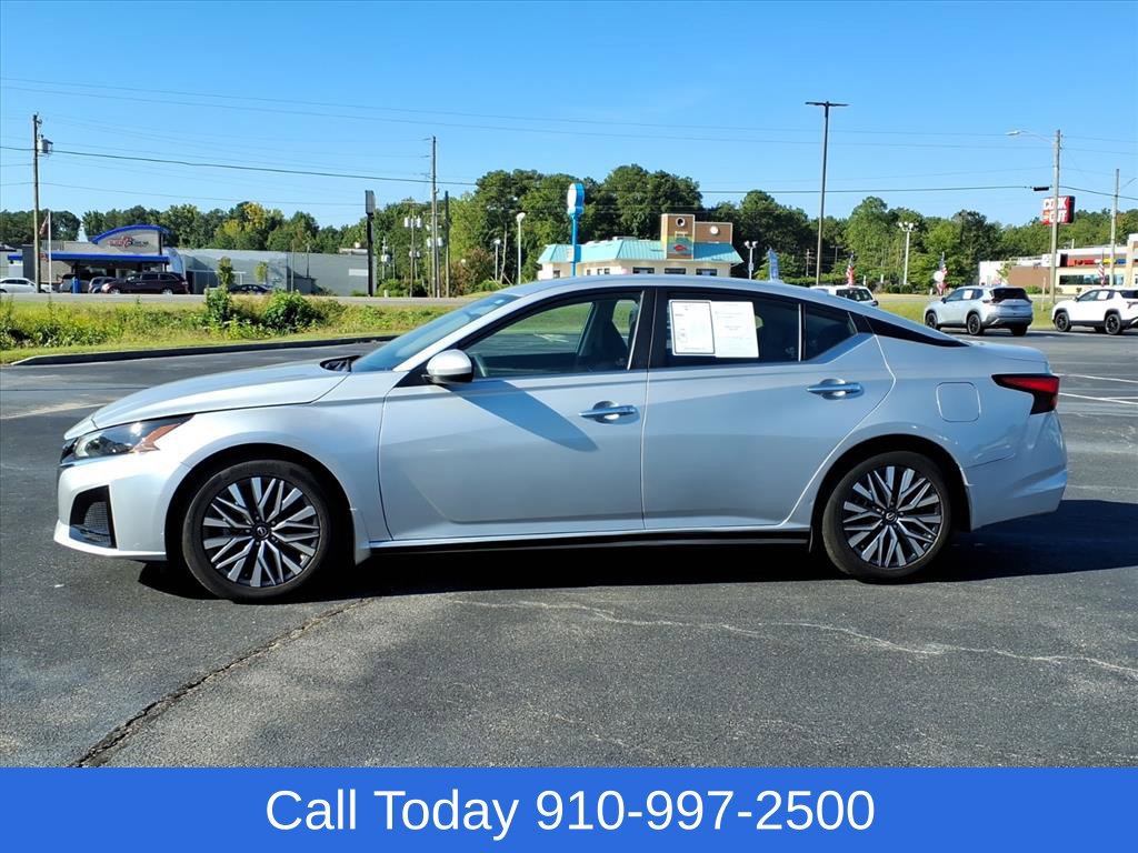 Used 2023 Nissan Altima 2.5 SV FWD image 3