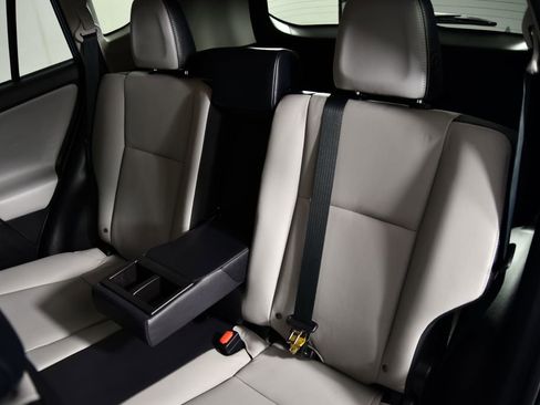 Used 2018 Toyota RAV4 Limited image 25