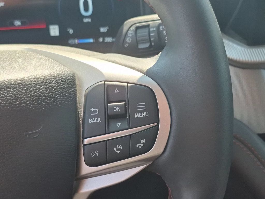 Used 2025 Ford Explorer Active RWD image 16
