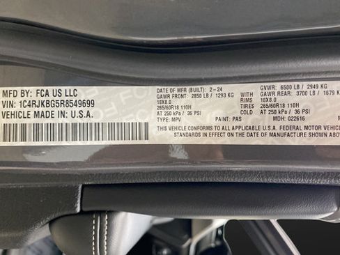 Used 2024 Jeep Grand Cherokee L Limited w/ Luxury Tech Group II AWD/4WD image 28