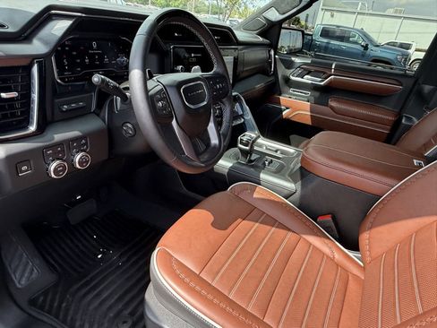 Used 2025 GMC Sierra 1500 Denali Ultimate image 10