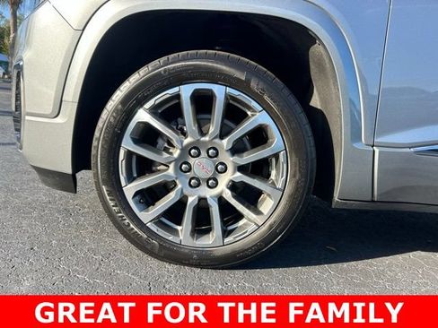 Used 2023 GMC Acadia Denali w/ Denali Ultimate Package FWD image 9