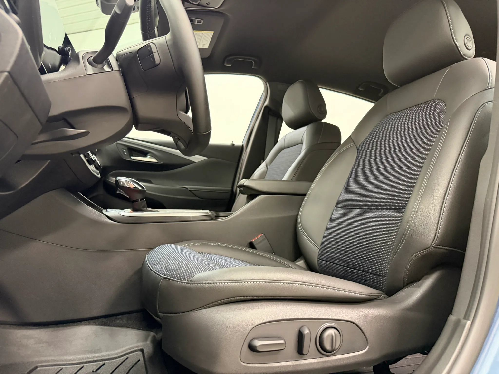 Used 2025 Buick Envista Preferred w/ Convenience I Package FWD image 15