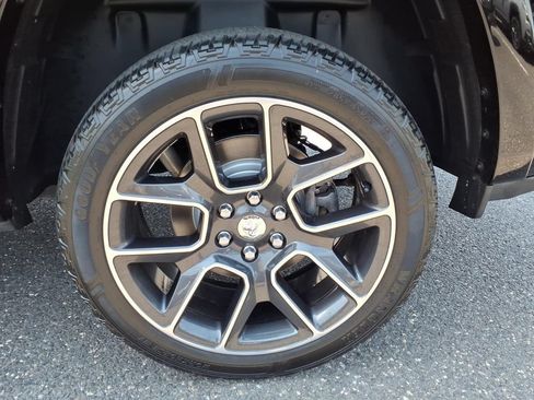 Used 2019 RAM 1500 Laramie AWD/4WD image 17