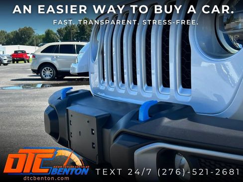 Used 2022 Jeep Wrangler Unlimited Sahara w/ Cold Weather Group AWD/4WD image 24