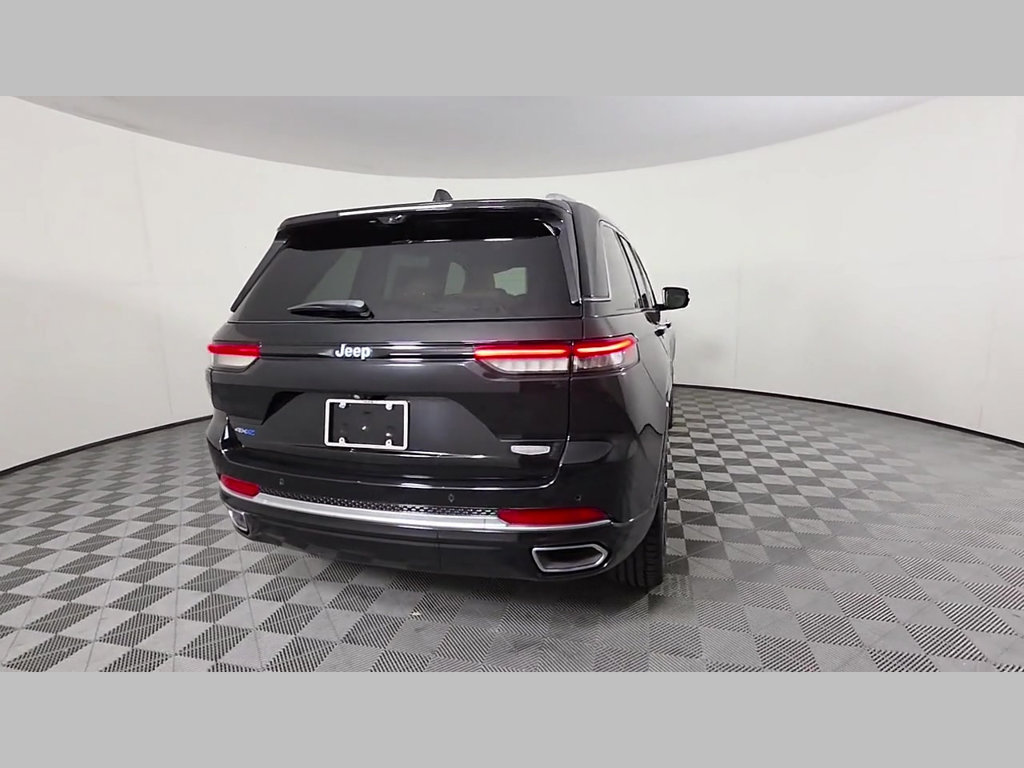 Used 2023 Jeep Grand Cherokee Summit AWD/4WD image 37