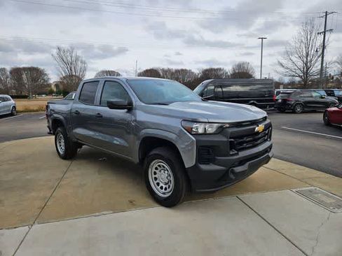 Used 2023 Chevrolet Colorado W/T image 4