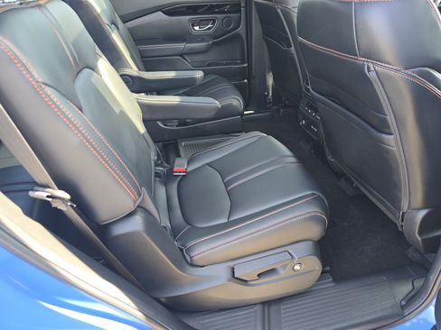 Used 2023 Honda Pilot TrailSport image 18