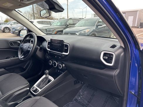 Used 2023 Hyundai Venue Limited FWD image 27