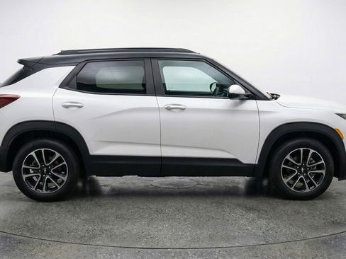 Used 2025 Chevrolet TrailBlazer LT w/ Driver Confidence Package AWD/4WD image 8