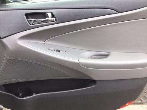 Used 2013 Hyundai Sonata SE w/ Navigation & Sunroof Pkg FWD image 14