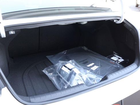 New 2026 Hyundai Elantra Limited image 16