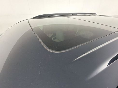 Used 2022 Ford Explorer XLT w/ Equipment Group 202A image 14