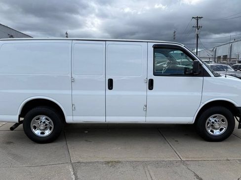 Used 2019 Chevrolet Express 2500 w/ Driver Convenience Package RWD image 5