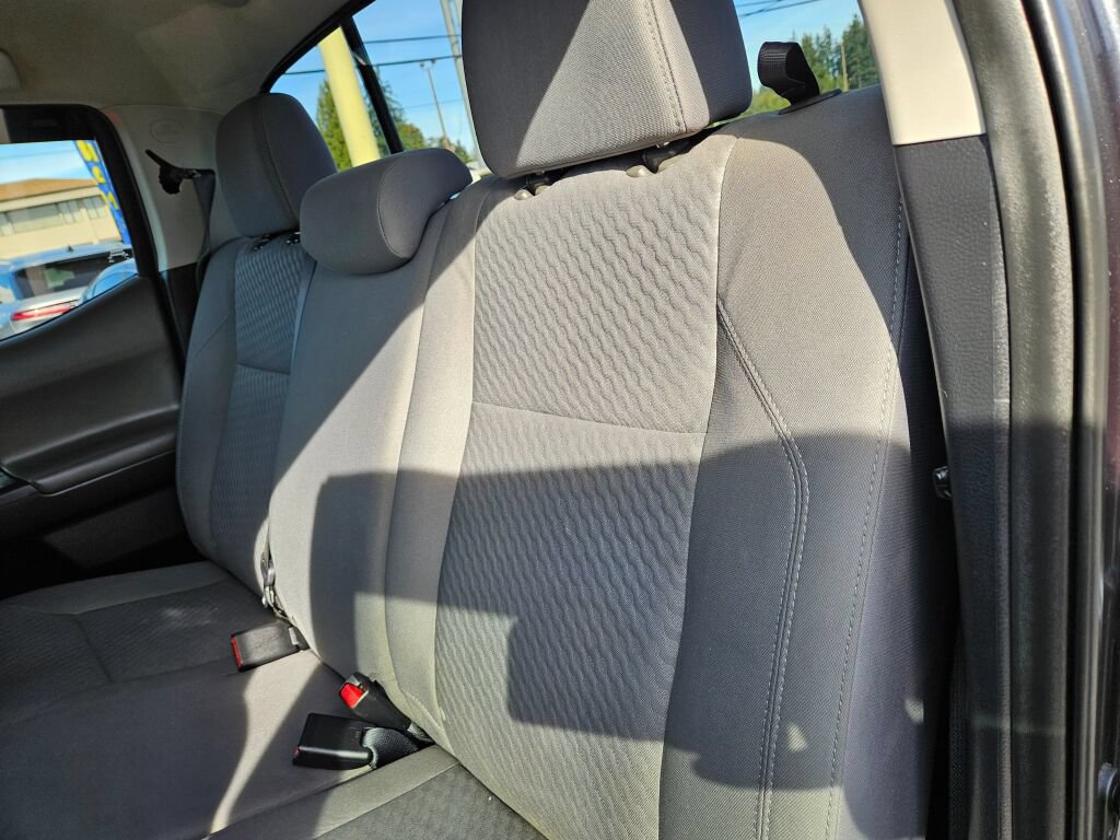 Used 2021 Toyota Tacoma SR5 AWD/4WD image 12