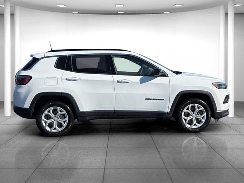 Used 2024 Jeep Compass Latitude AWD/4WD image 7