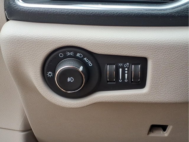 Used 2023 Chrysler Pacifica Limited FWD image 14