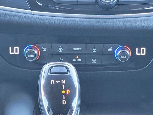 Used 2020 Buick Enclave Essence FWD image 29