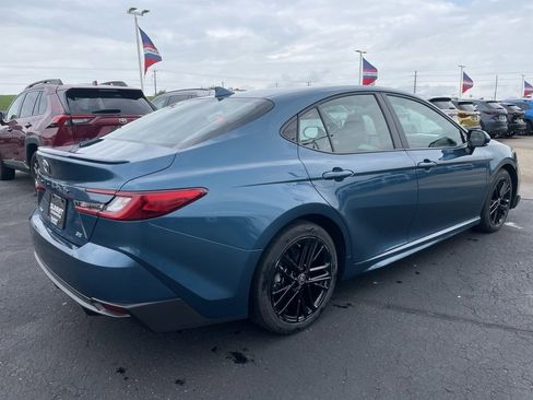 Used 2025 Toyota Camry SE image 4