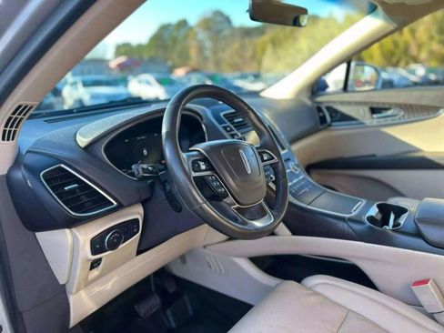 Used 2019 Lincoln Nautilus Reserve image 12