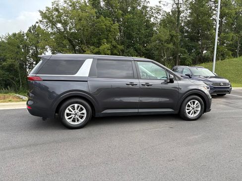 Used 2022 Kia Carnival LX FWD image 8