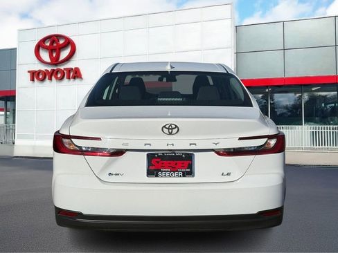 Used 2025 Toyota Camry LE image 5